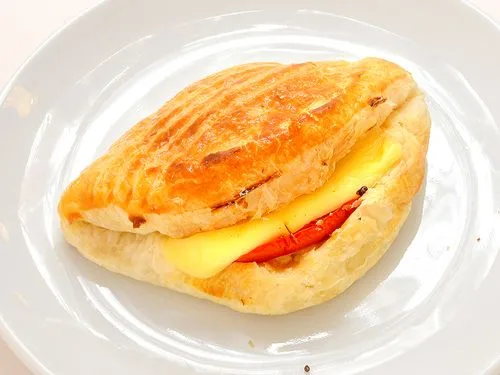 Domates Kaşar Poğaça